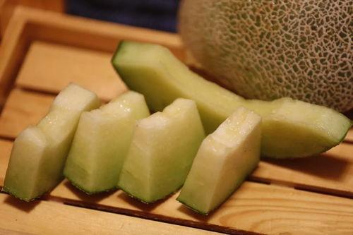 吃瓜看戏壁纸图片